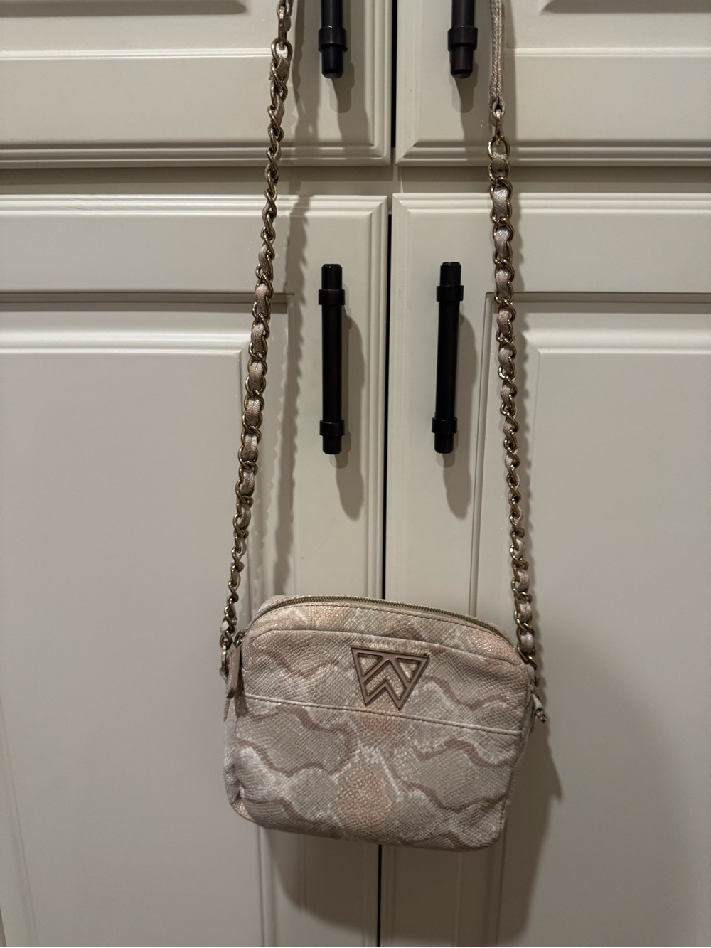 Woven Chain Strap Crossbody Bag in Light Beige Snake Print